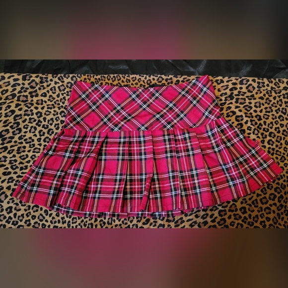 Royal Bones Red Plaid Pleated Skirt Size SMALL Daang Goodman NYC. - Picture 10 of 11